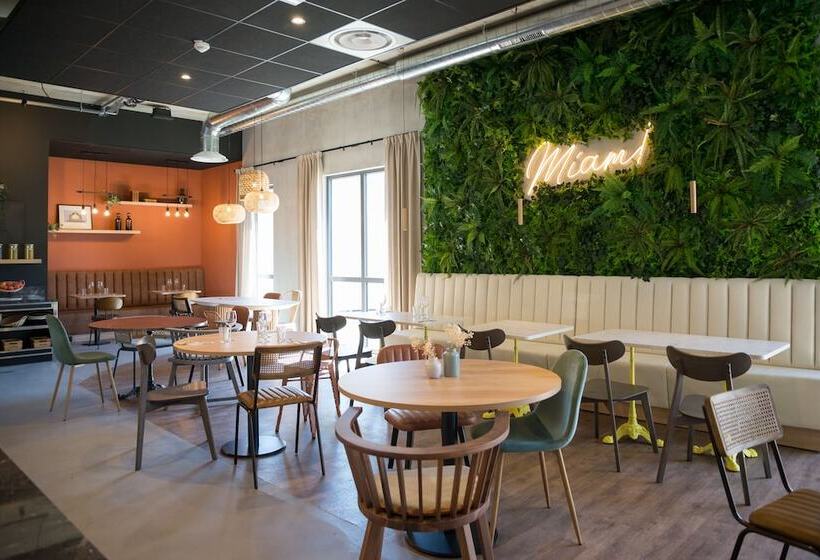 호텔 Campanile Saintbrieuc Centre Gare