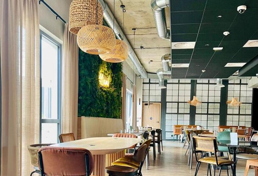 호텔 Campanile Saintbrieuc Centre Gare