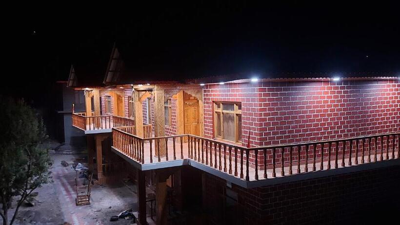 Отель Royal Hillcrest