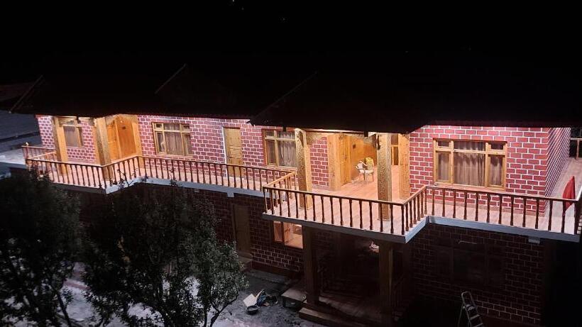 Отель Royal Hillcrest