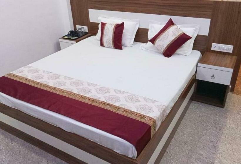 호텔 The Ramay Palace