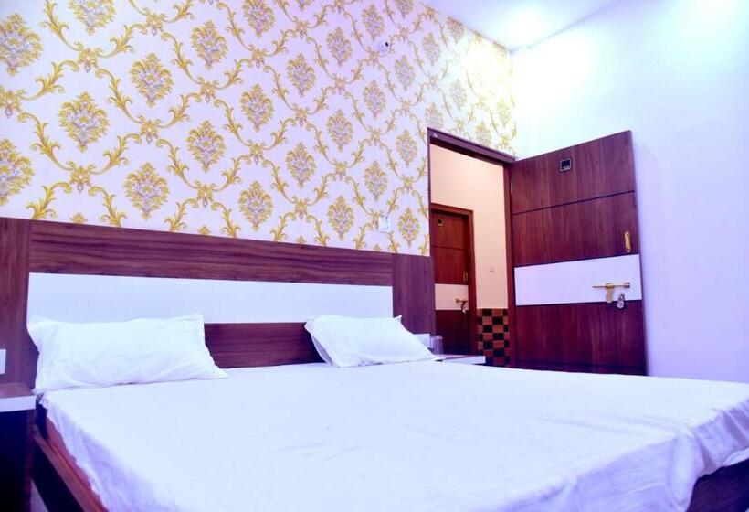 호텔 The Ramay Palace