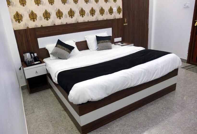 호텔 The Ramay Palace