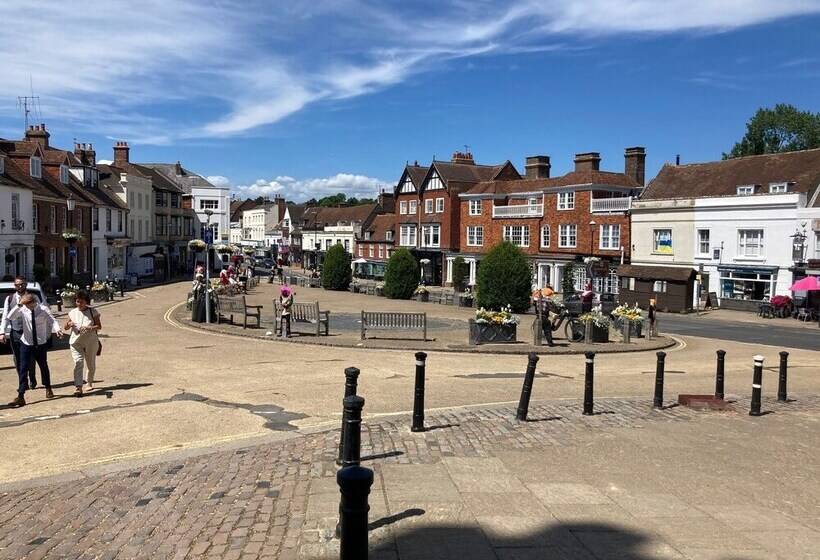 Inviting 5 Bed House In 1066 County   Battle