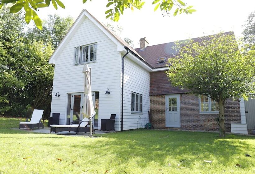 Inviting 5 Bed House In 1066 County   Battle