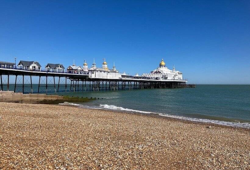 Inviting 5 Bed House In 1066 County   Battle