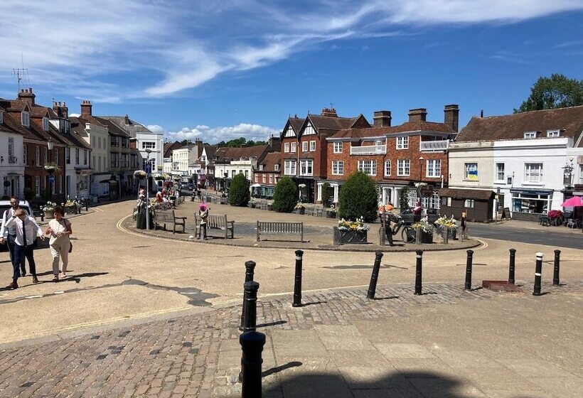 Inviting 5 Bed House In 1066 County   Battle