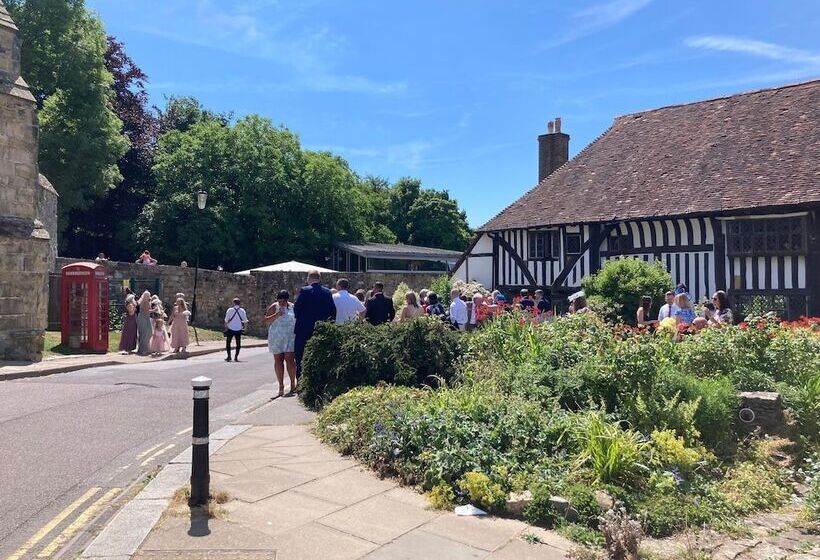 Inviting 5 Bed House In 1066 County   Battle