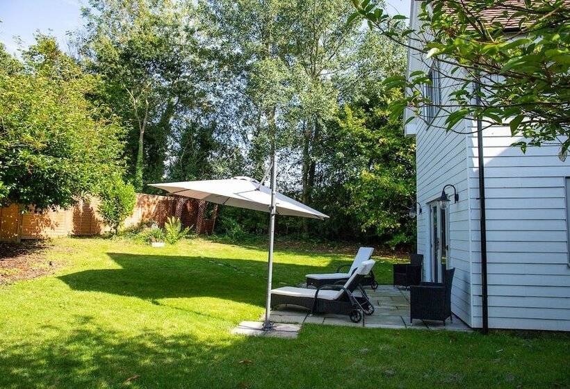 Inviting 5 Bed House In 1066 County   Battle