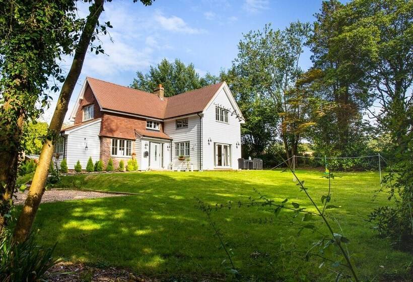 Inviting 5 Bed House In 1066 County   Battle