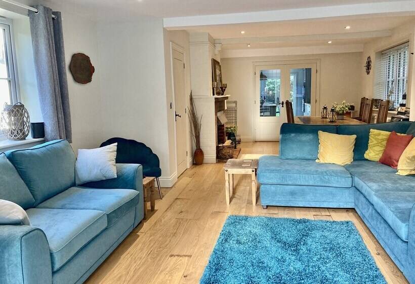 Inviting 5 Bed House In 1066 County   Battle