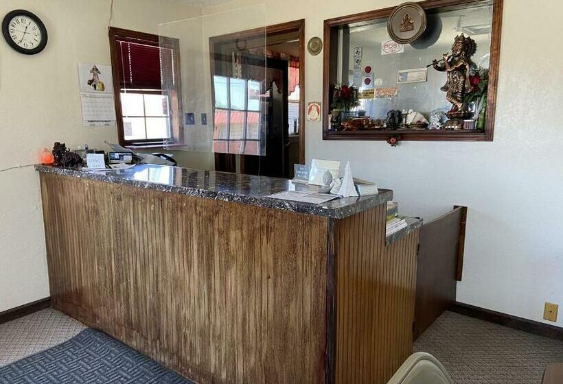 فندق على الطريق Deluxe Inn