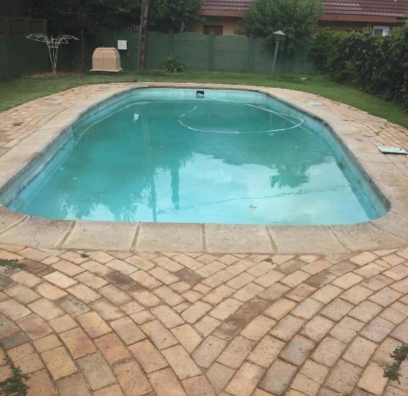 ペンション Schoon Guest House