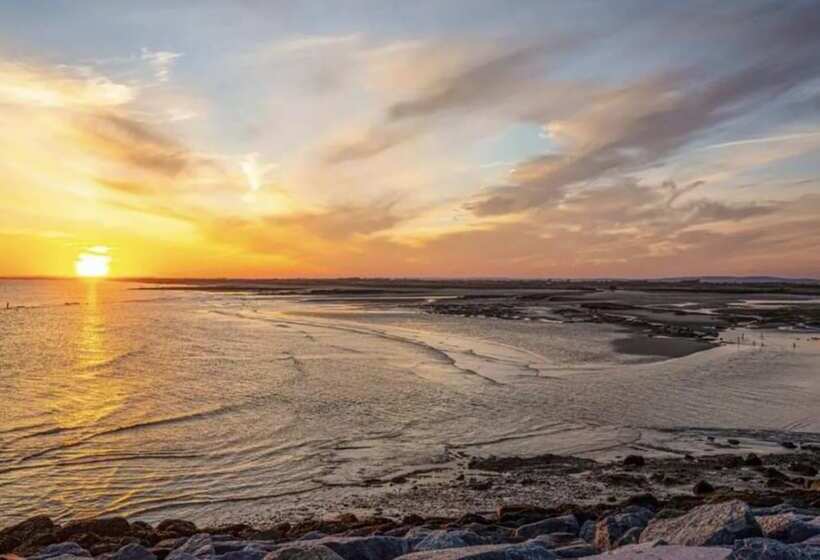 Prime Location 3 Bed Chalet In Seal Bay, Selsey