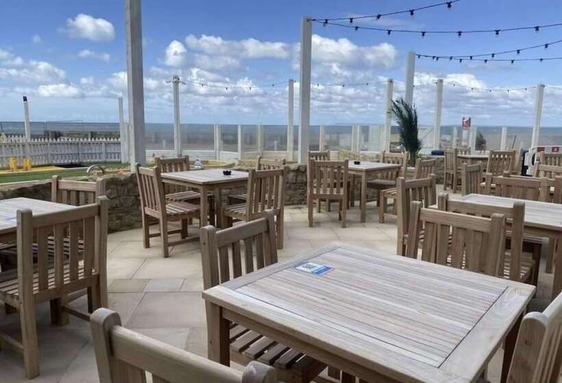 Prime Location 3 Bed Chalet In Seal Bay, Selsey