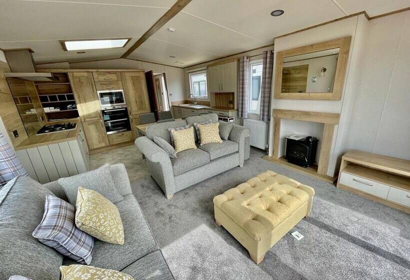 Prime Location 3 Bed Chalet In Seal Bay, Selsey