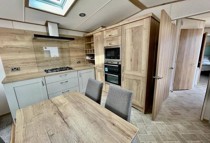 Prime Location 3 Bed Chalet In Seal Bay, Selsey