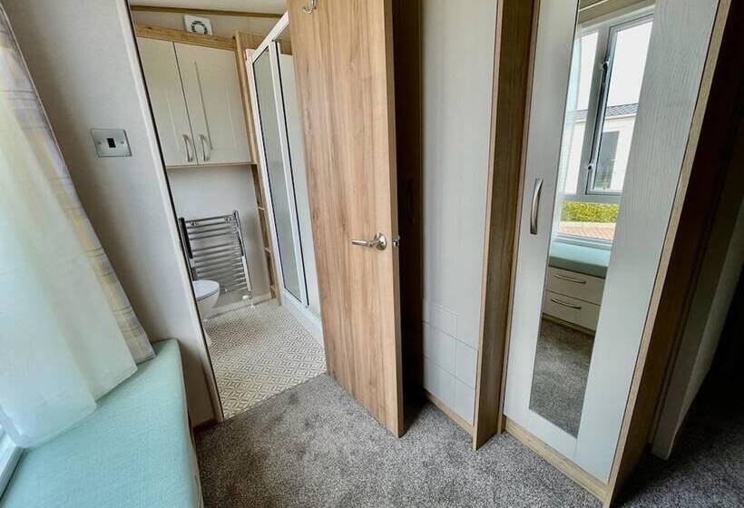 Prime Location 3 Bed Chalet In Seal Bay, Selsey