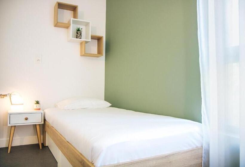 Twenty Business Flats Jouy En Josas