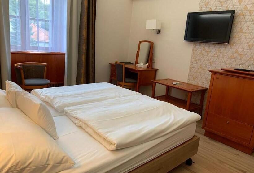 Gizella Hotel And Restaurant