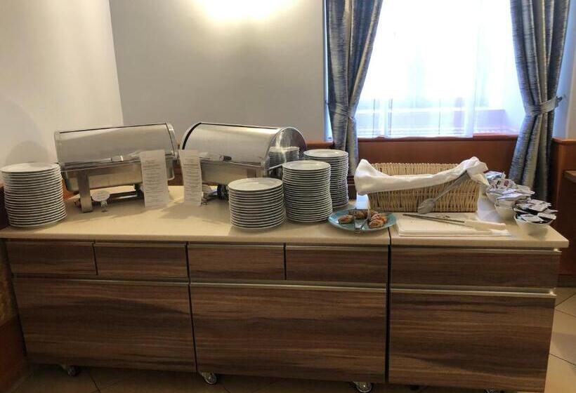 Gizella Hotel And Restaurant