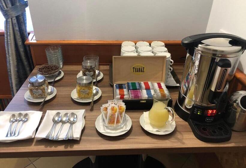 Gizella Hotel And Restaurant