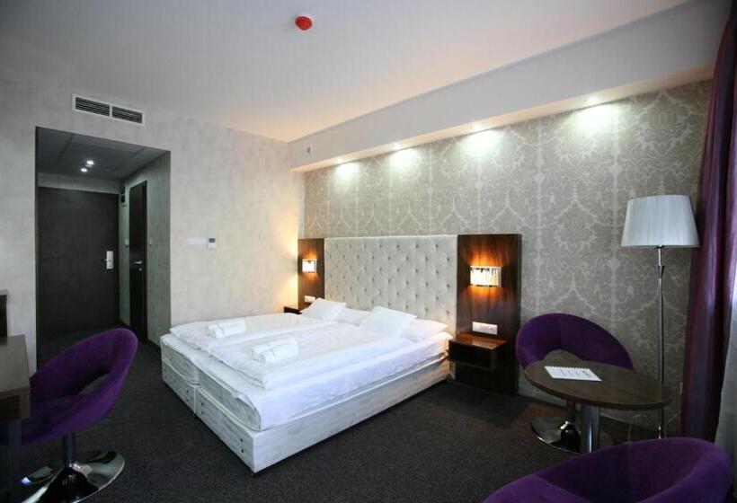 호텔 Bástya Konferencia és Wellness