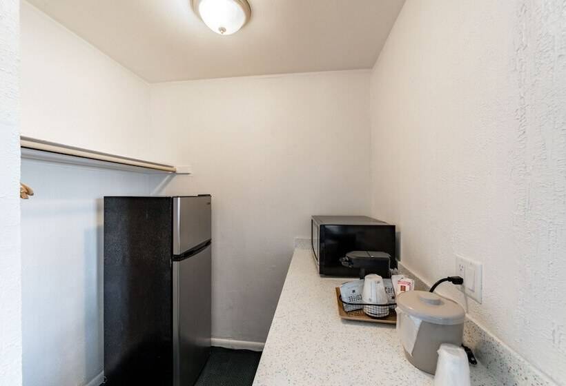 Captain S Table Hotel By Everglades Adventures