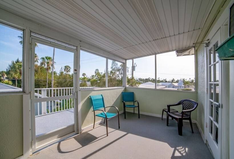 Captain S Table Hotel By Everglades Adventures