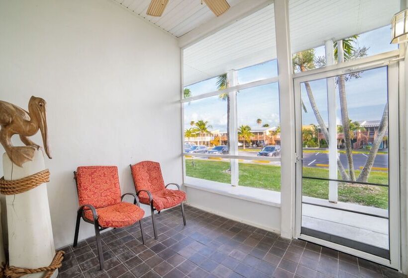 Captain S Table Hotel By Everglades Adventures
