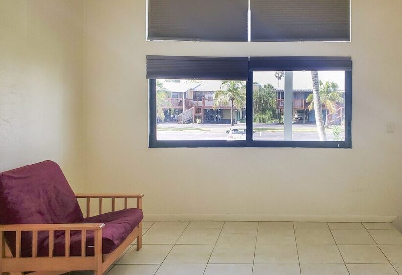 Captain S Table Hotel By Everglades Adventures