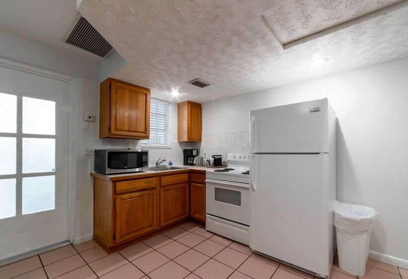 Captain S Table Hotel By Everglades Adventures