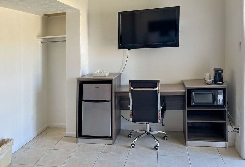 Captain S Table Hotel By Everglades Adventures