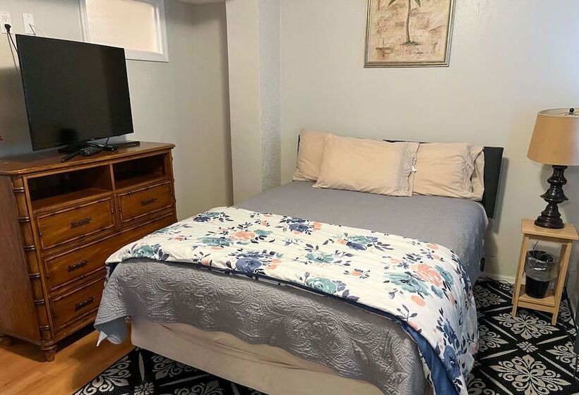 Captain S Table Hotel By Everglades Adventures