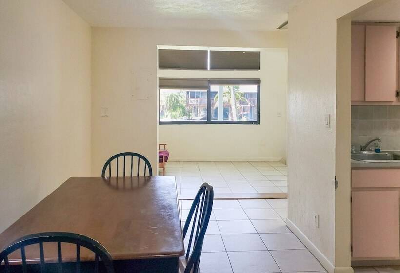 Captain S Table Hotel By Everglades Adventures