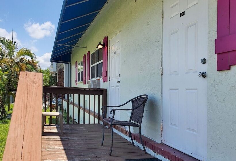 Captain S Table Hotel By Everglades Adventures