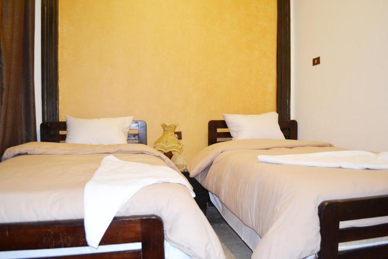 هتل Cecilia Hostel