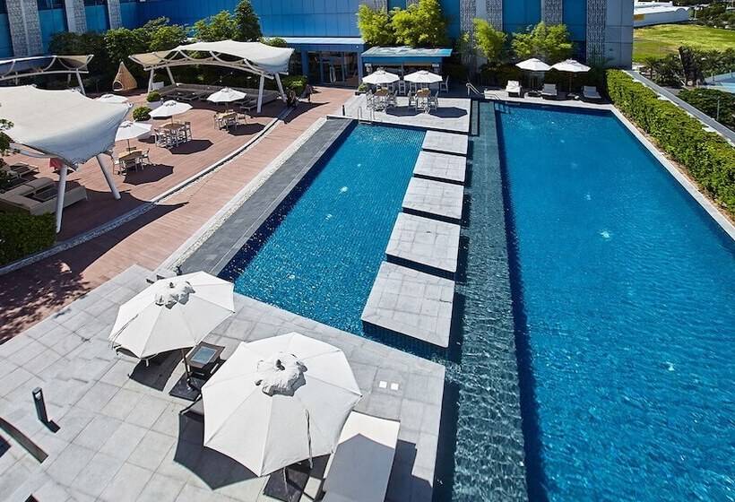 Crimson Hotel Filinvest City, Manila