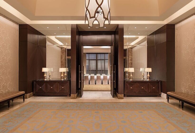 Crimson Hotel Filinvest City, Manila