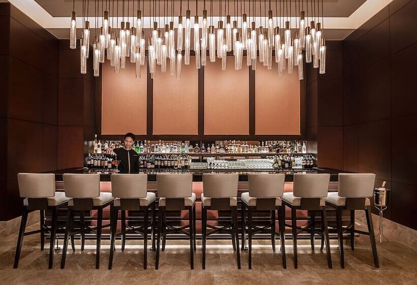 Crimson Hotel Filinvest City, Manila