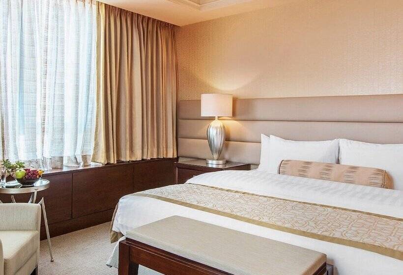 Crimson Hotel Filinvest City, Manila