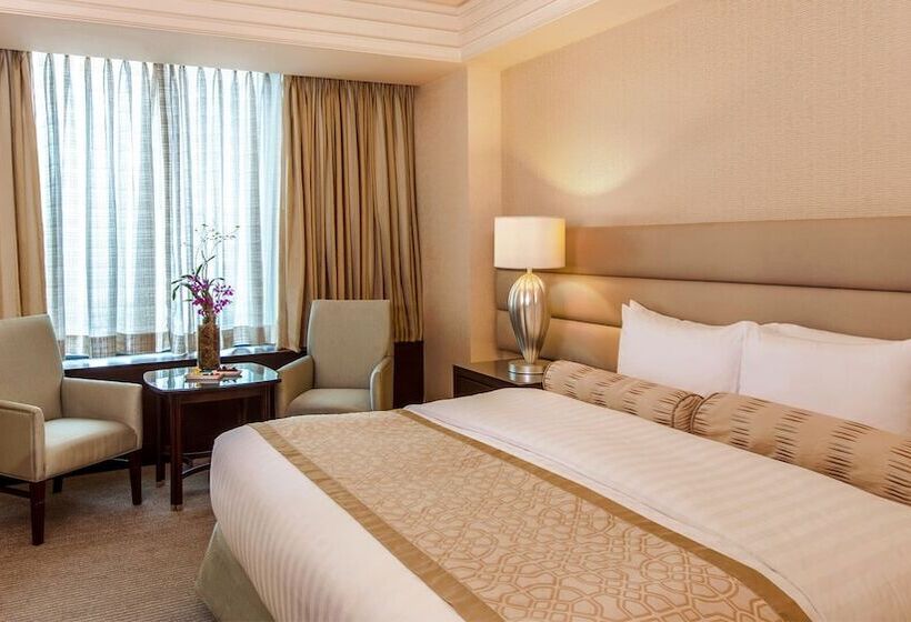 Crimson Hotel Filinvest City, Manila