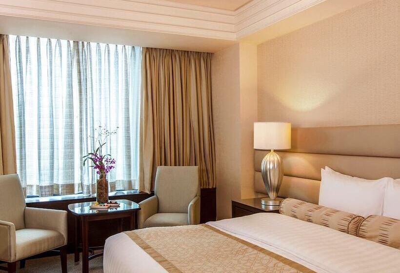 Crimson Hotel Filinvest City, Manila