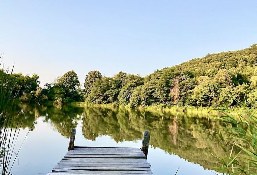 בית מלון כפרי Dubky