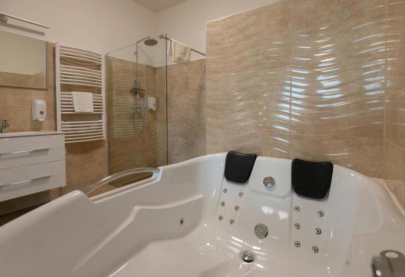 Отель Faluközpont