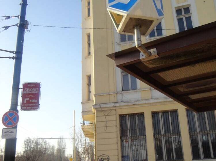 בית מלון כפרי Favorit