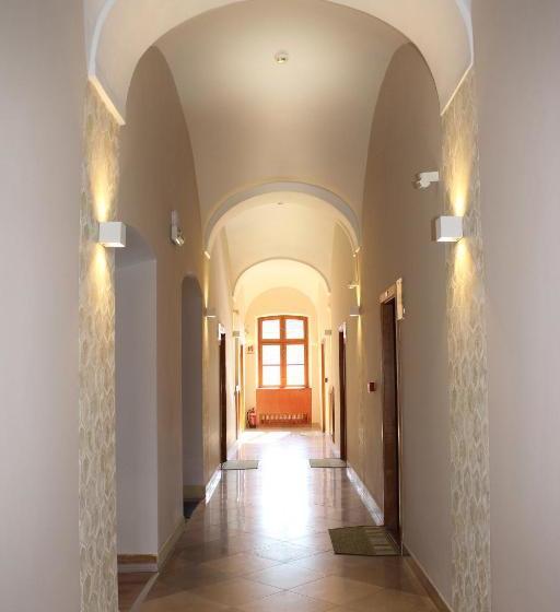 Gizella Hotel And Restaurant