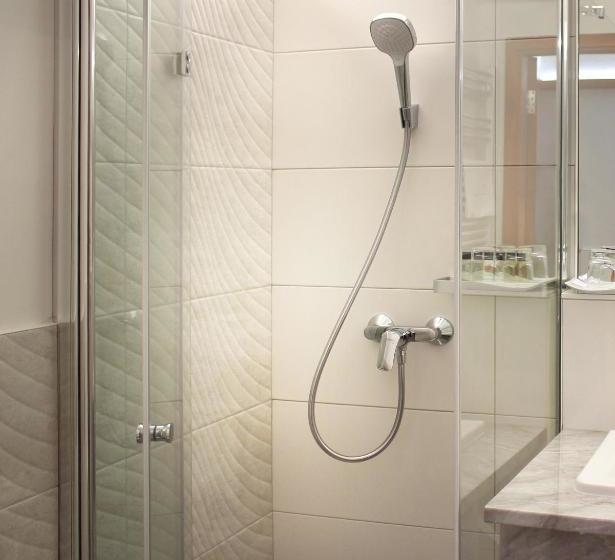 Gizella Hotel And Restaurant