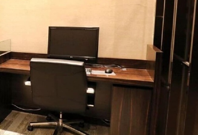 هتل Hampton Inn & Suites Center