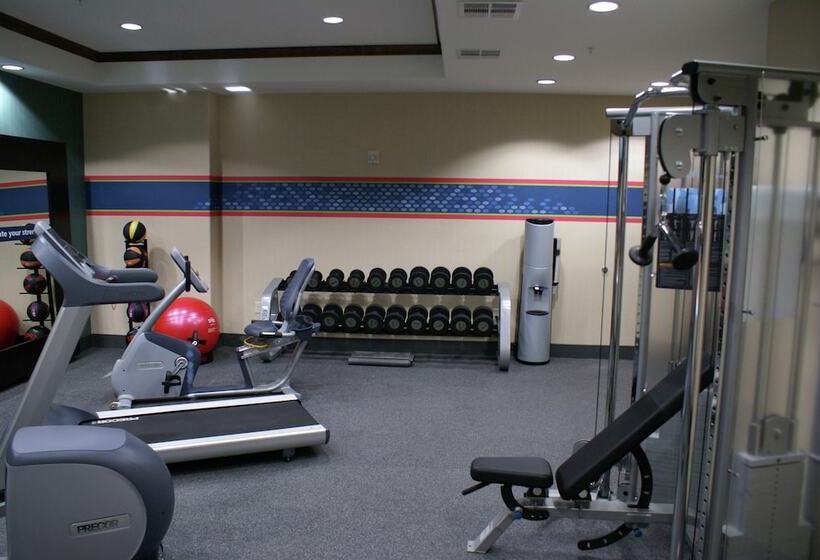 هتل Hampton Inn & Suites Center